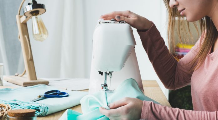 How to Pick the Best Sewing Machine Case – The Ultimate Buyer’s Guide sewing machine case